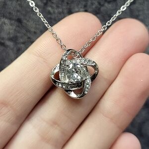 Beautiful Minimalist Rhinestone Necklace